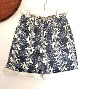 🌎VTG floral denim hi rise denim shorts